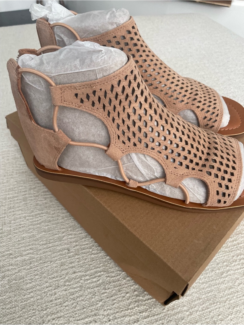 Lucky Brand Women’s LP-Baldwin Dusty Sand Gladiator Open Toe Suede Sandals NEW.